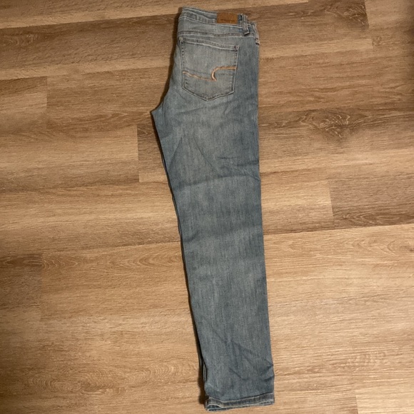 American Eagle Super Stretch X size 8 short light wash. - Picture 3 of 7
